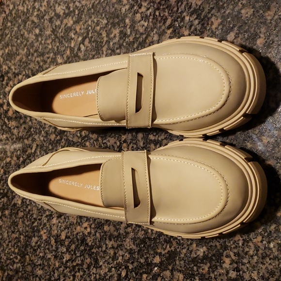 Sincerely Jules Platform Shoe - Picture 2 of 11